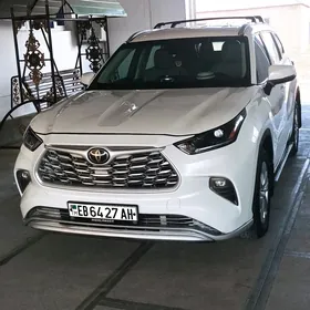 Toyota Highlander 2021