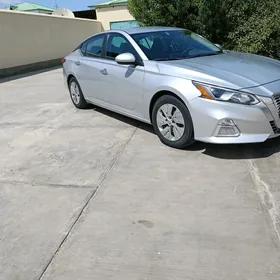 Nissan Altima 2019
