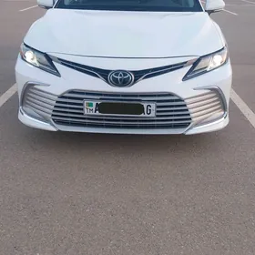 Toyota Camry 2021