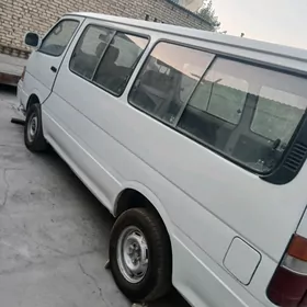 Toyota Hiace 2005