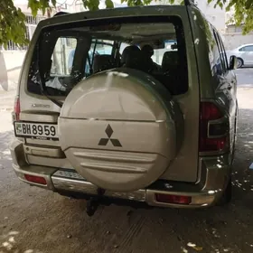 Mitsubishi Montero 2002