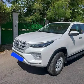 Toyota Fortuner 2024