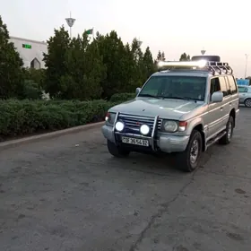 Mitsubishi Montero 1995