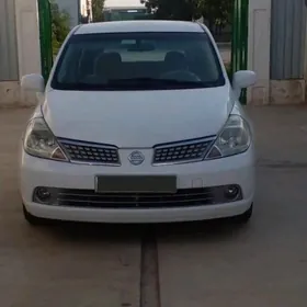 Nissan Tiida 2011