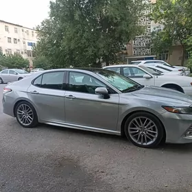 Toyota Camry 2018