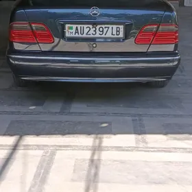 Mercedes-Benz E320 2001