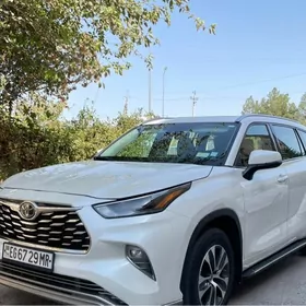 Toyota Highlander 2022