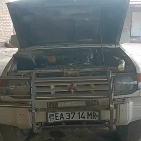 Mitsubishi Pajero 1998