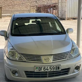 Nissan Versa 2010