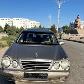 Mercedes-Benz E320 2001