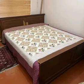 Кровать
