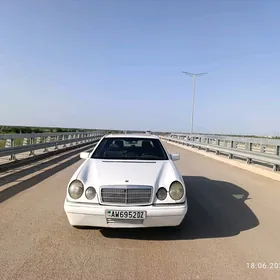 Mercedes-Benz E320 1996