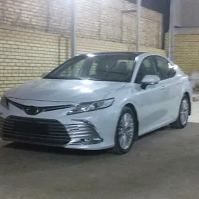 Toyota Camry 2021