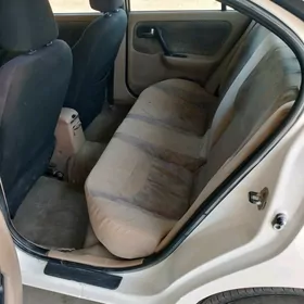 Nissan Primera 2001