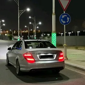 Mercedes-Benz C300 2011