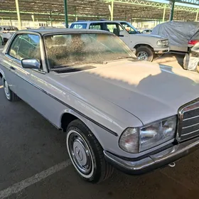 Mercedes-Benz 230E 1983