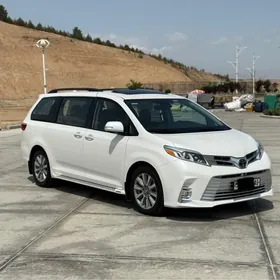 Toyota Sienna 2019