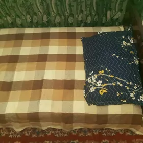 Krowat, Кровать