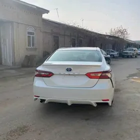 Toyota Camry Hybrid 2019