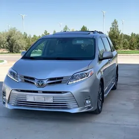 Toyota Sienna 2020