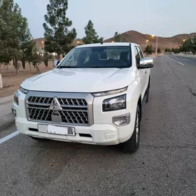 Mitsubishi L200 2025