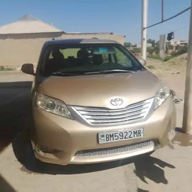 Toyota Sienna 2011