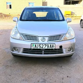 Nissan Versa 2006