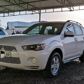 Mitsubishi Outlander 2011