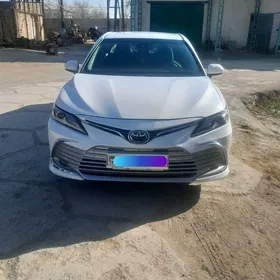 Toyota Camry 2021
