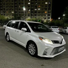 Toyota Sienna 2020