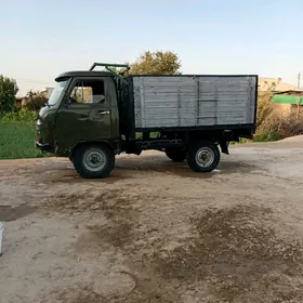 UAZ 452 1988
