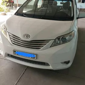 Toyota Sienna 2012