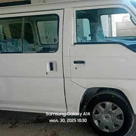 Nissan Urvan 1999