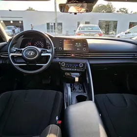 Hyundai Elantra 2021