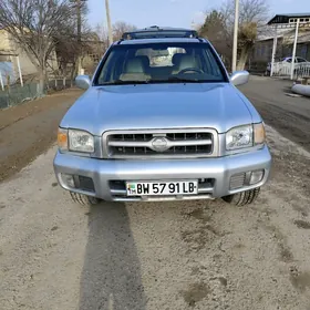 Nissan Pathfinder 2000