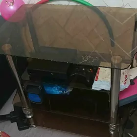 стеклянный стол