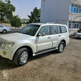 Mitsubishi Pajero 2014