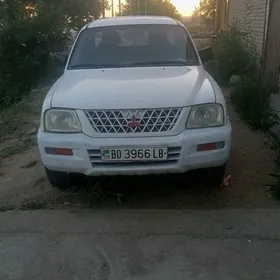 Mitsubishi L200 2004