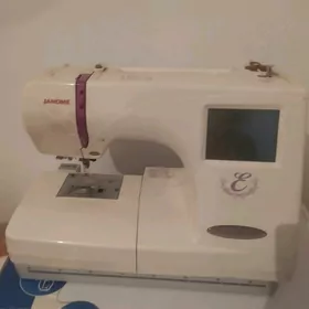 Ýaka uryan maşyn