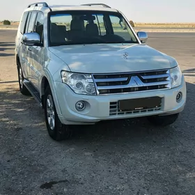Mitsubishi Pajero 2012
