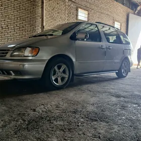 Toyota Sienna 2001