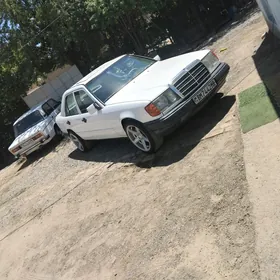 Mercedes-Benz 300E 1986