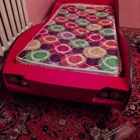 кровать
