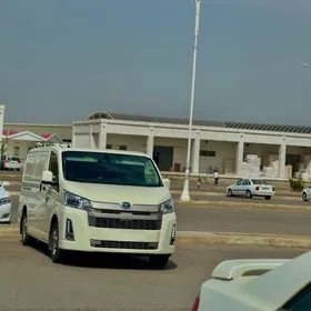 Toyota Hiace 2019