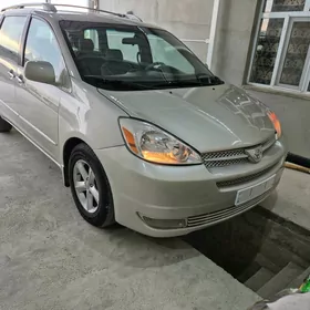 Toyota Sienna 2005