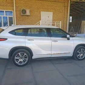 Toyota Highlander 2021