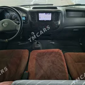 Nissan Urvan 2004