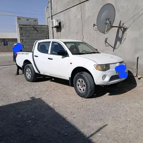 Mitsubishi L300 2008