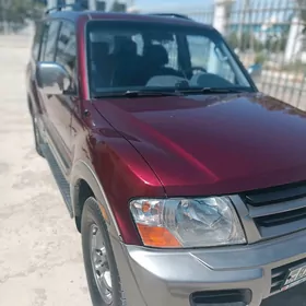 Mitsubishi Montero 2002