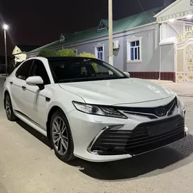 Toyota Camry 2021